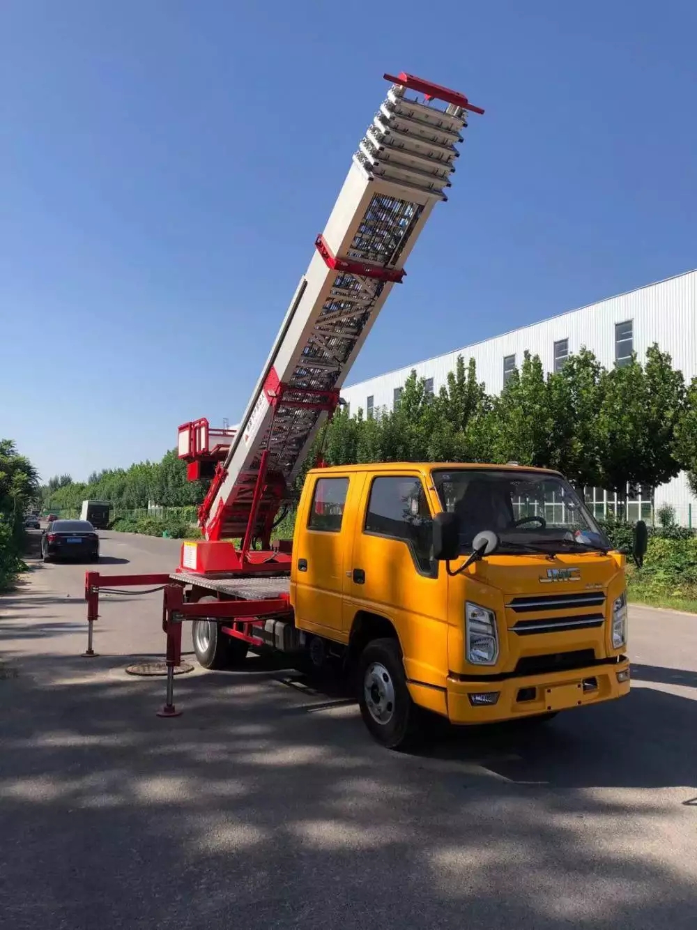 岑巩附近的云梯车出租服务：轻松解决高空作业需求